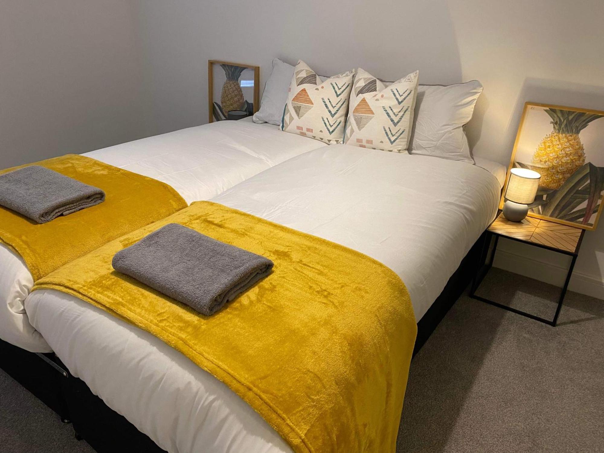 Crawley 2Bed Apartament Close To Gatwick Airport Copthorne  المظهر الخارجي الصورة