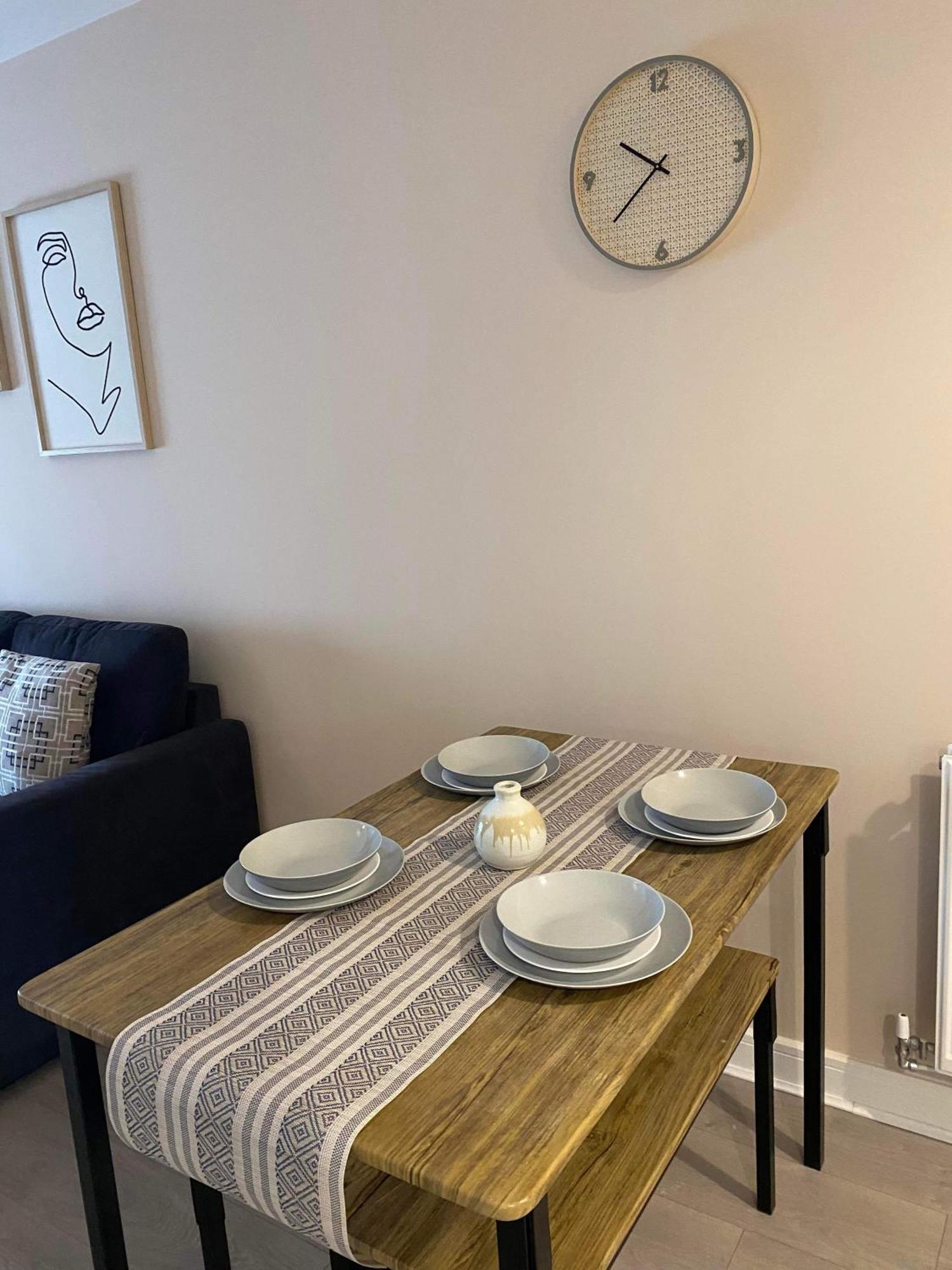 Crawley 2Bed Apartament Close To Gatwick Airport Copthorne  المظهر الخارجي الصورة